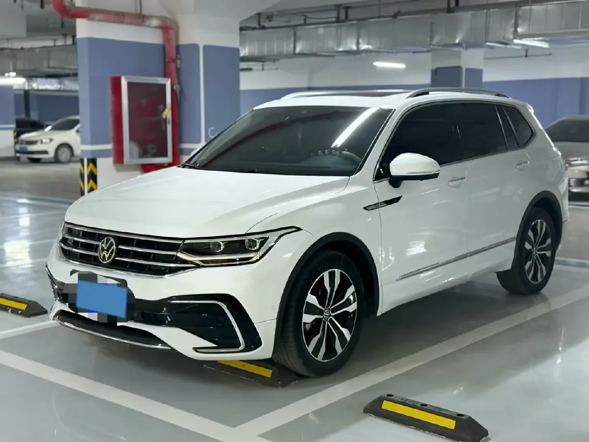 2023 Volkswagen Tiguan L 2.0T 186HP L4 7DCT,autocango,china used car exporter,china ev exporter,chinese used car exporter,chinese used ev exporter
