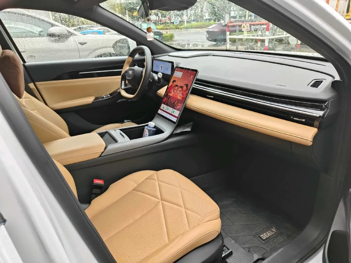 2023 Geely Galaxy L6 1.5T 163HP L4 3DHT PHEV,autocango,china used car exporter,china ev exporter,chinese used car exporter,chinese used ev exporter