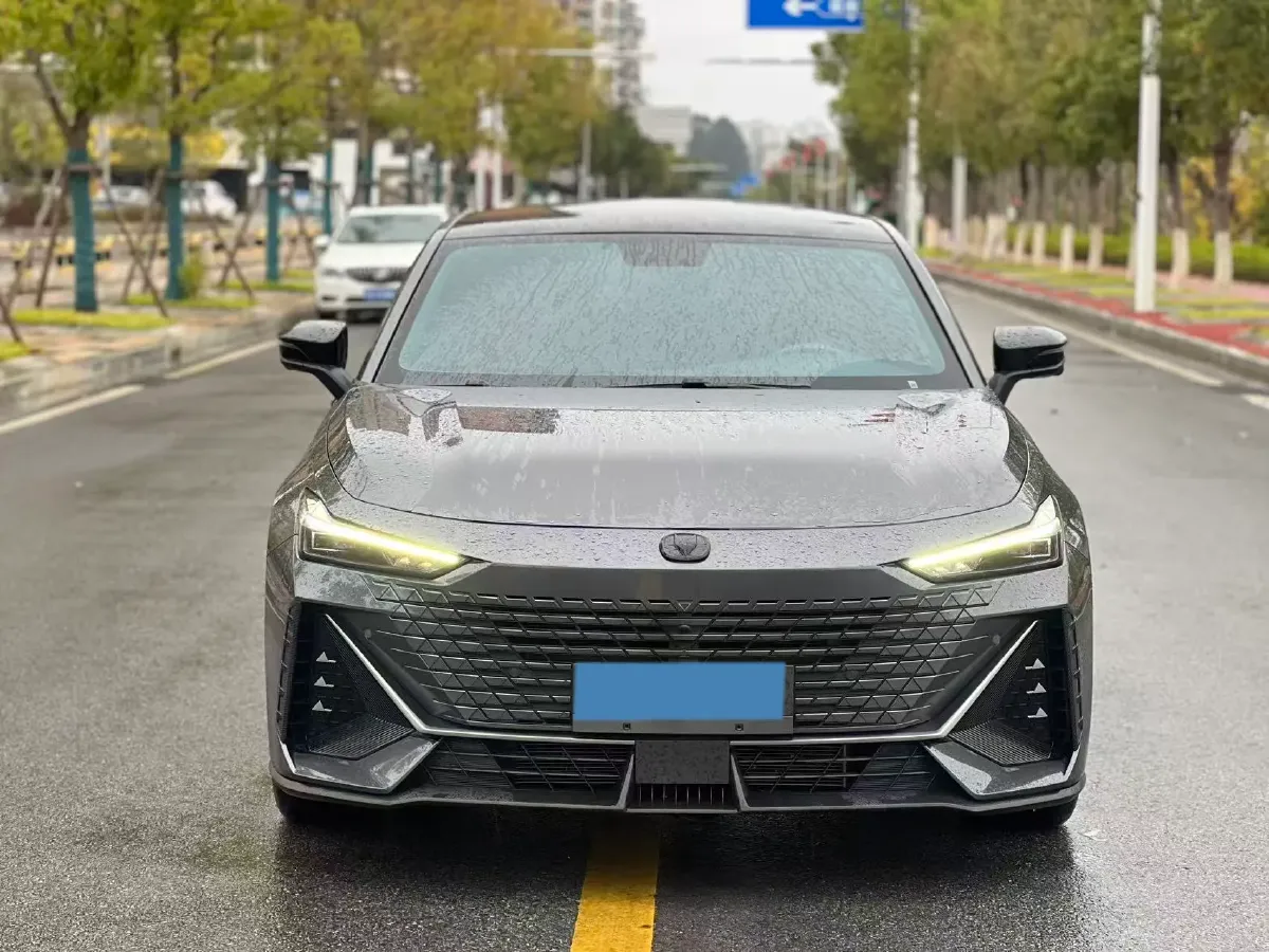 2023 ChangAn UNI-V 1.5T 188HP L4 7DCT,autocango,china used car exporter,china ev exporter,chinese used car exporter,chinese used ev exporter