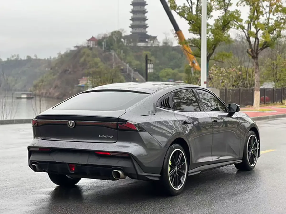 2023 ChangAn UNI-V 1.5T 188HP L4 7DCT,autocango,china used car exporter,china ev exporter,chinese used car exporter,chinese used ev exporter