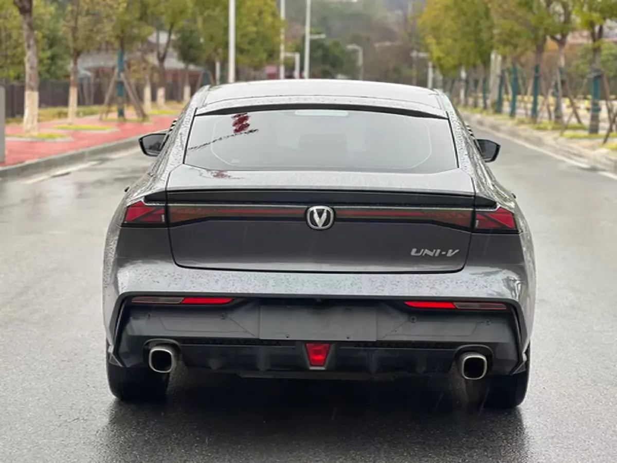 2023 ChangAn UNI-V 1.5T 188HP L4 7DCT,autocango,china used car exporter,china ev exporter,chinese used car exporter,chinese used ev exporter