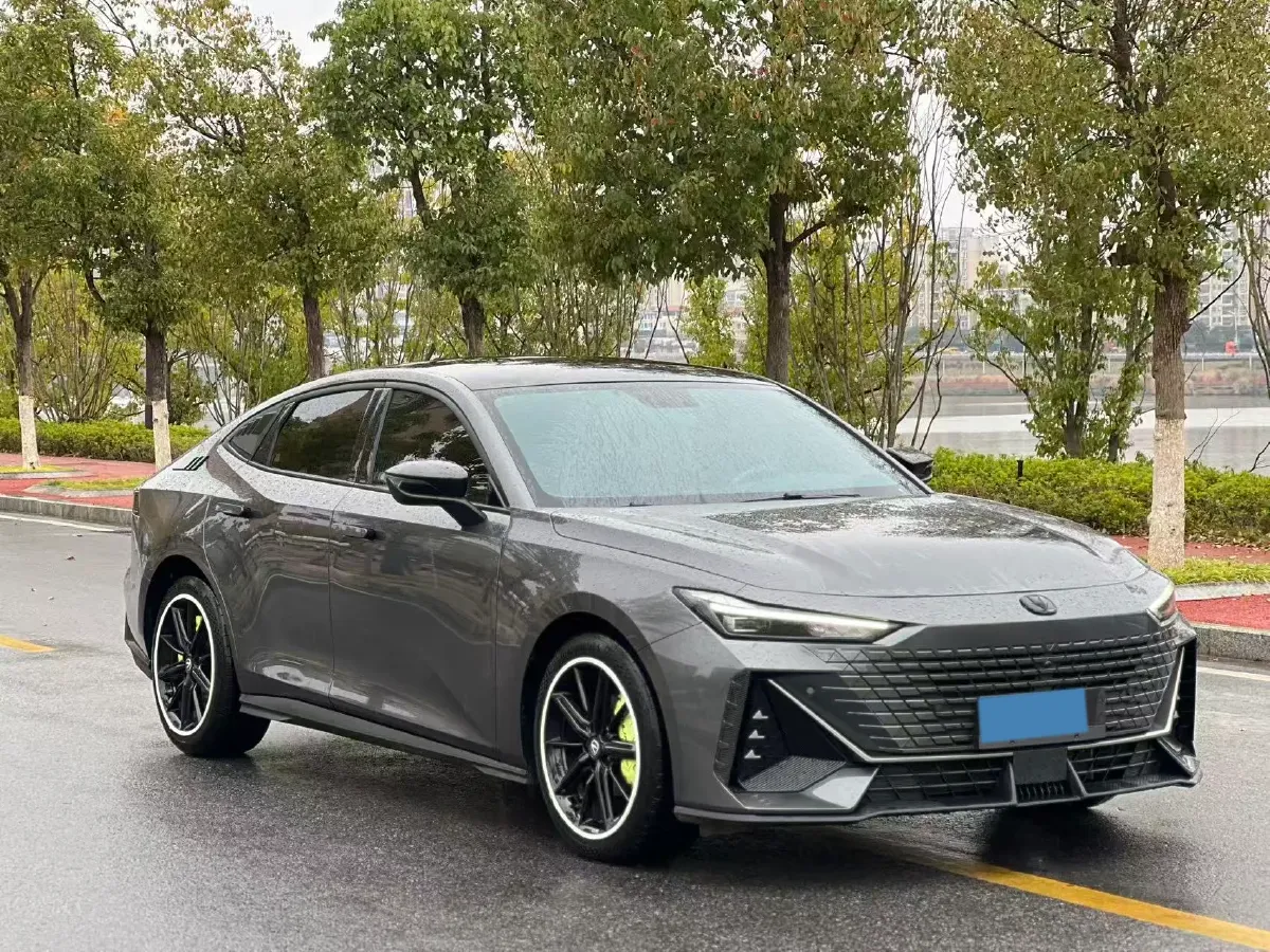 2023 ChangAn UNI-V 1.5T 188HP L4 7DCT,autocango,china used car exporter,china ev exporter,chinese used car exporter,chinese used ev exporter