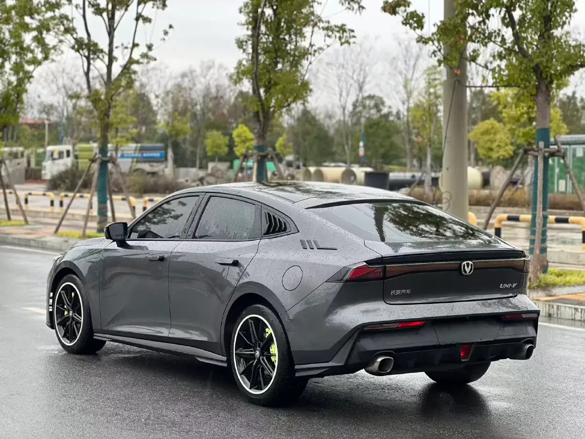 2023 ChangAn UNI-V 1.5T 188HP L4 7DCT,autocango,china used car exporter,china ev exporter,chinese used car exporter,chinese used ev exporter