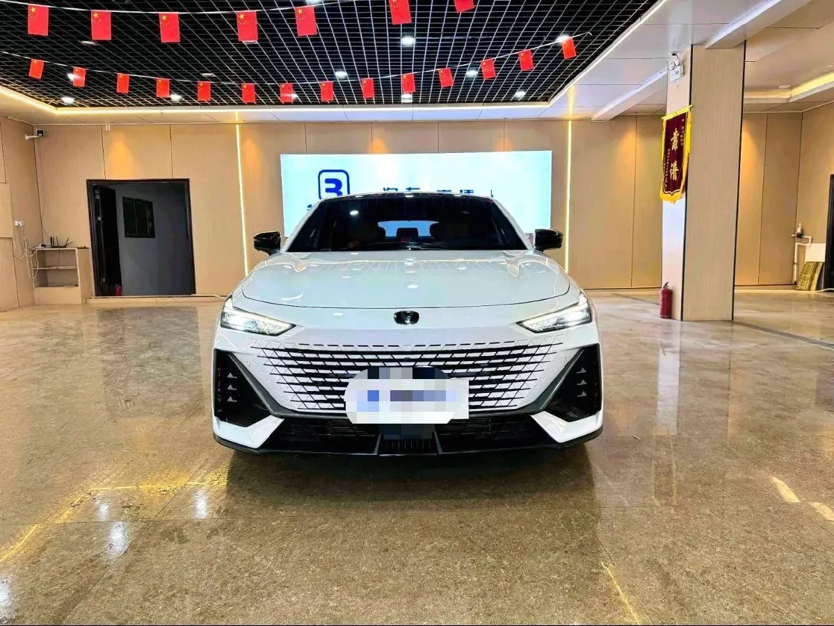 2022 ChangAn UNI-V 1.5T 188HP L4 7DCT,autocango,china used car exporter,china ev exporter,chinese used car exporter,chinese used ev exporter