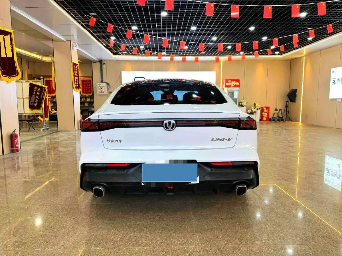 2022 ChangAn UNI-V 1.5T 188HP L4 7DCT,autocango,china used car exporter,china ev exporter,chinese used car exporter,chinese used ev exporter