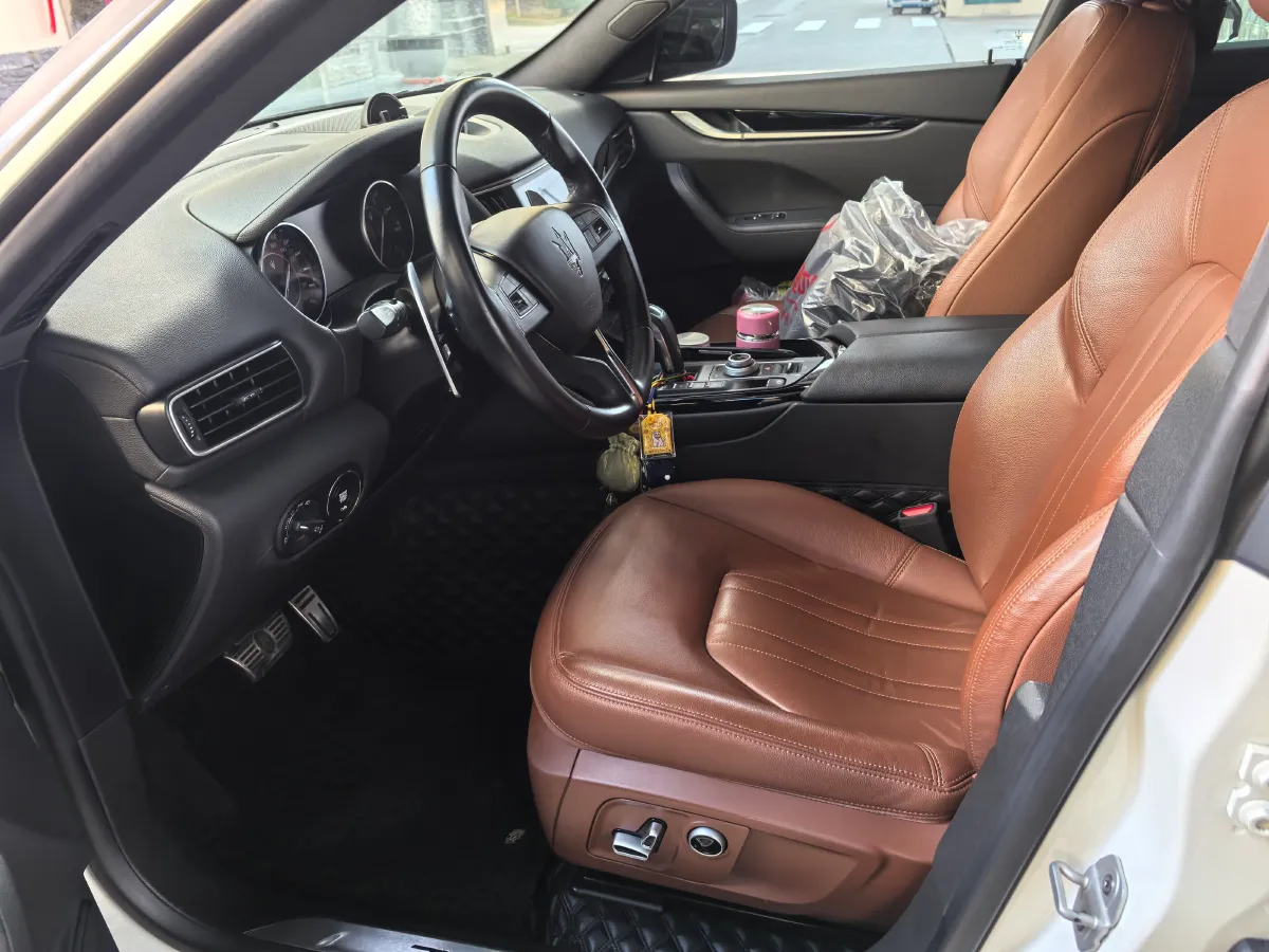 2022 Maserati Levante 2.0T 330HP L4 8AT,autocango,china used car exporter,china ev exporter,chinese used car exporter,chinese used ev exporter