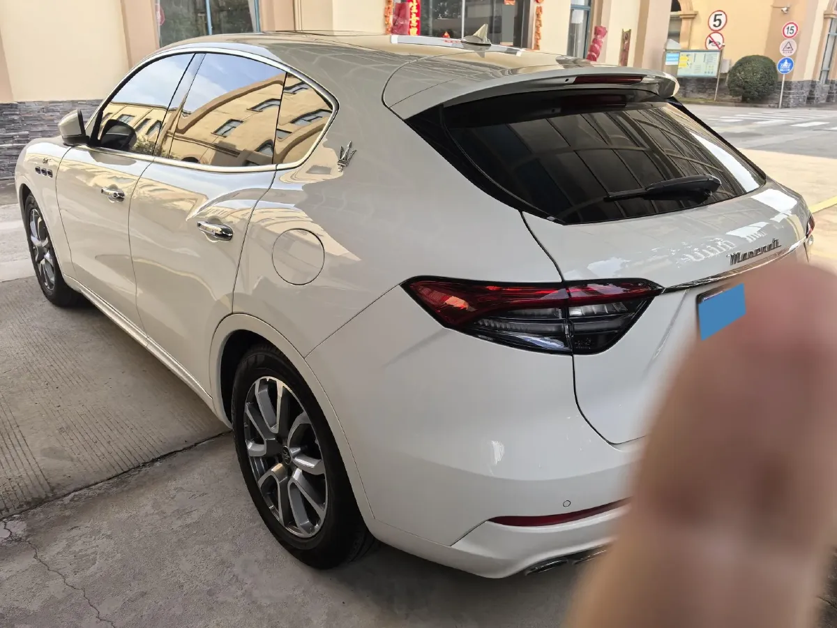 2022 Maserati Levante 2.0T 330HP L4 8AT,autocango,china used car exporter,china ev exporter,chinese used car exporter,chinese used ev exporter