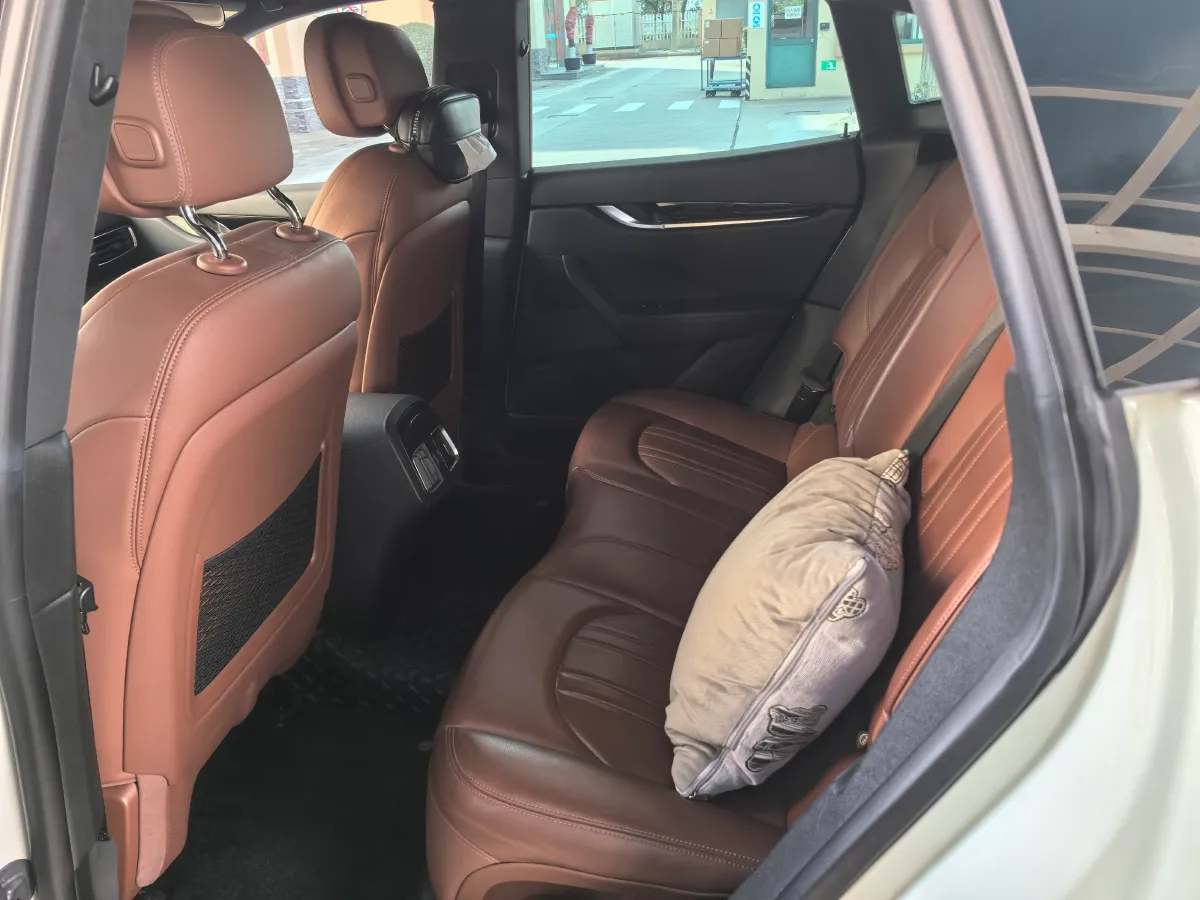 2022 Maserati Levante 2.0T 330HP L4 8AT,autocango,china used car exporter,china ev exporter,chinese used car exporter,chinese used ev exporter