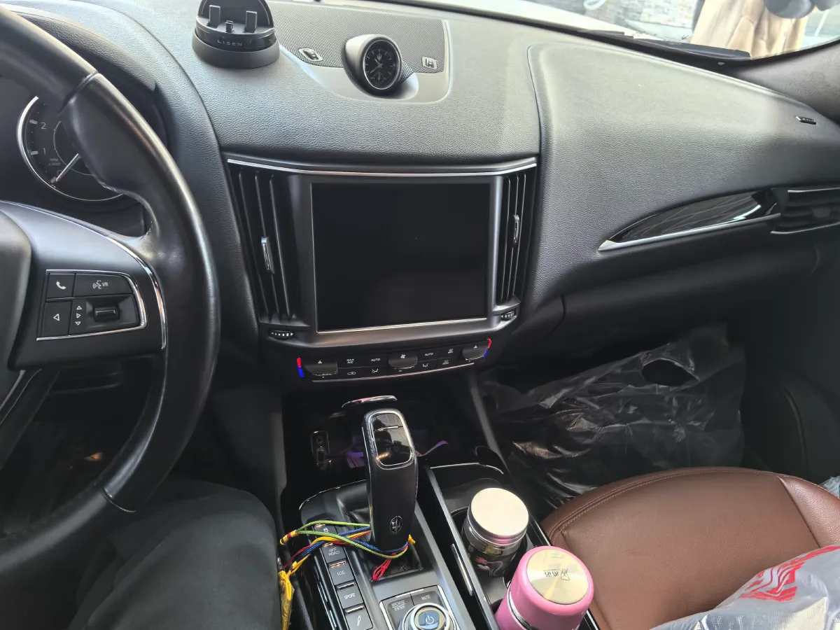 2022 Maserati Levante 2.0T 330HP L4 8AT,autocango,china used car exporter,china ev exporter,chinese used car exporter,chinese used ev exporter