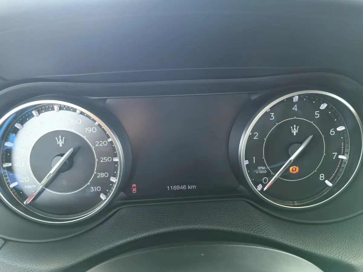 2022 Maserati Levante 2.0T 330HP L4 8AT,autocango,china used car exporter,china ev exporter,chinese used car exporter,chinese used ev exporter