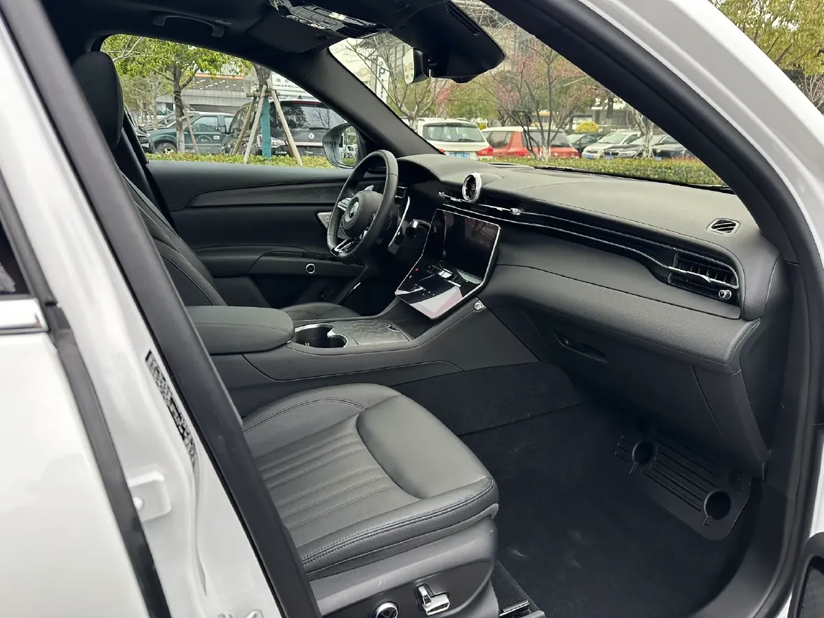 2022 Maserati Levante 2.0T 330HP L4 8AT,autocango,china used car exporter,china ev exporter,chinese used car exporter,chinese used ev exporter