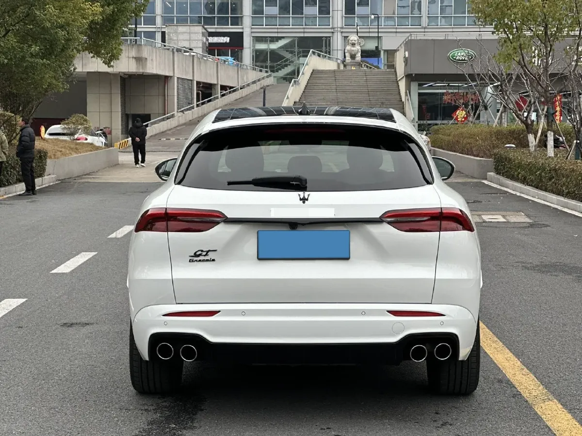 2022 Maserati Levante 2.0T 330HP L4 8AT,autocango,china used car exporter,china ev exporter,chinese used car exporter,chinese used ev exporter
