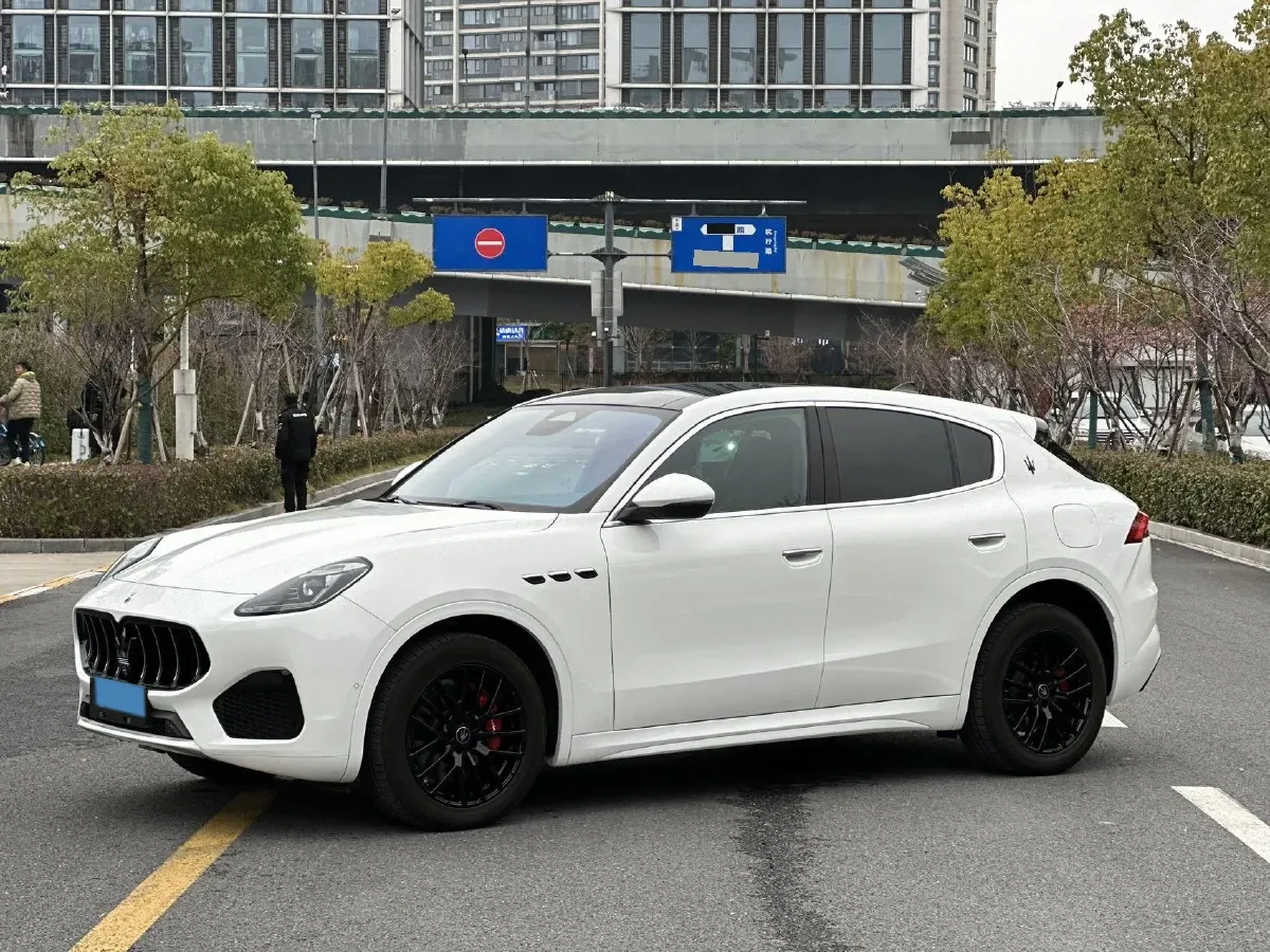 2022 Maserati Levante 2.0T 330HP L4 8AT,autocango,china used car exporter,china ev exporter,chinese used car exporter,chinese used ev exporter