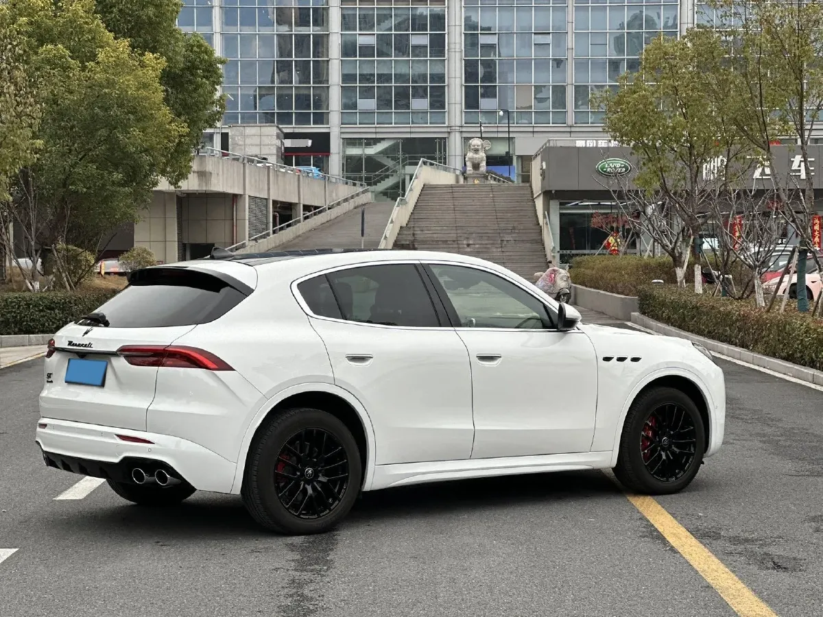 2022 Maserati Levante 2.0T 330HP L4 8AT,autocango,china used car exporter,china ev exporter,chinese used car exporter,chinese used ev exporter