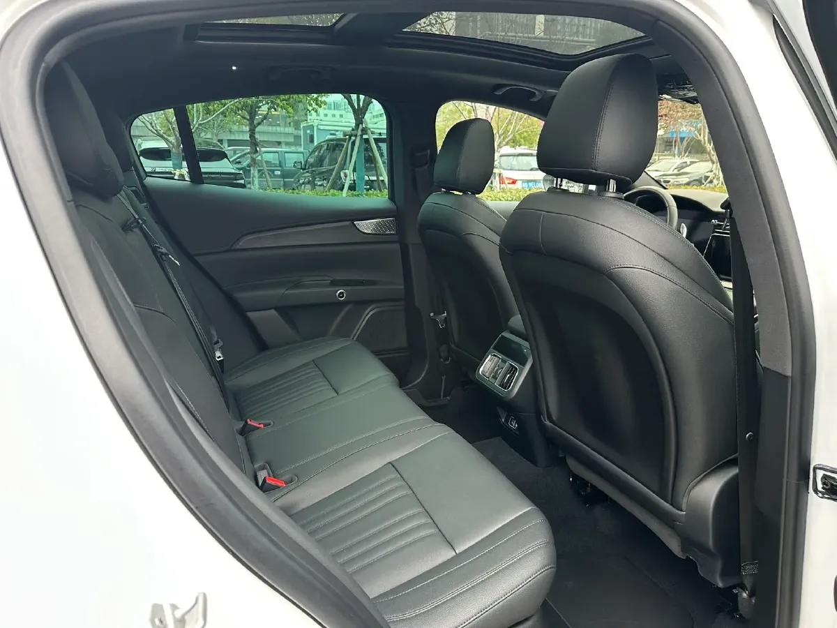 2022 Maserati Levante 2.0T 330HP L4 8AT,autocango,china used car exporter,china ev exporter,chinese used car exporter,chinese used ev exporter