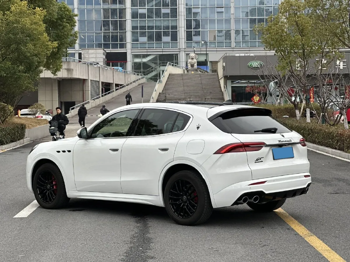 2022 Maserati Levante 2.0T 330HP L4 8AT,autocango,china used car exporter,china ev exporter,chinese used car exporter,chinese used ev exporter