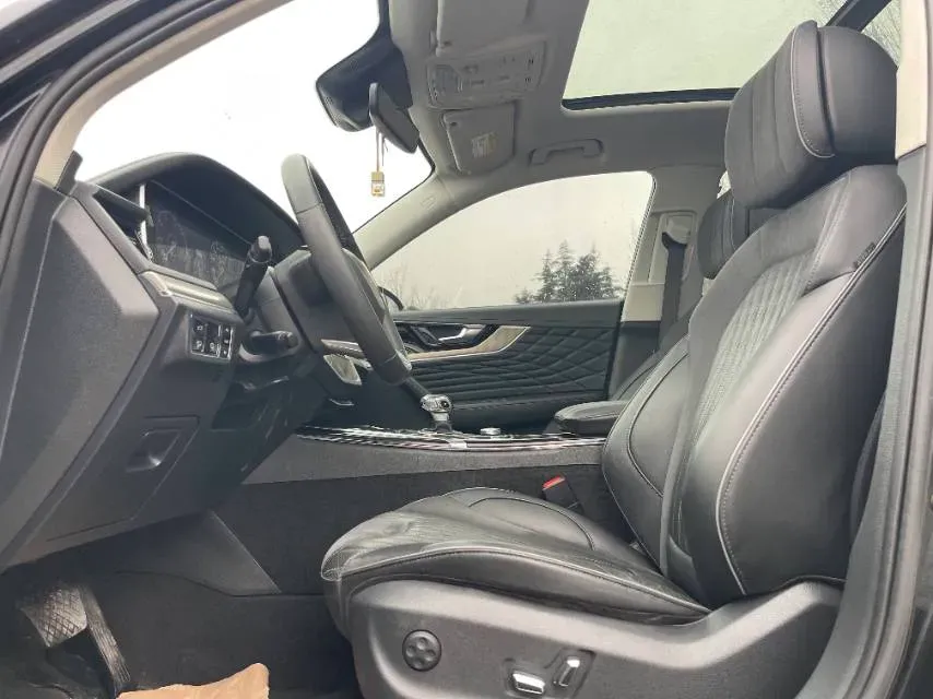 2022 HongQi HS5 2.0T 224HP L4 6AT,autocango,china used car exporter,china ev exporter,chinese used car exporter,chinese used ev exporter