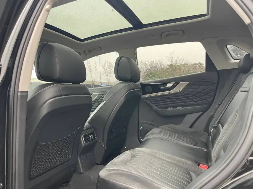 2022 HongQi HS5 2.0T 224HP L4 6AT,autocango,china used car exporter,china ev exporter,chinese used car exporter,chinese used ev exporter