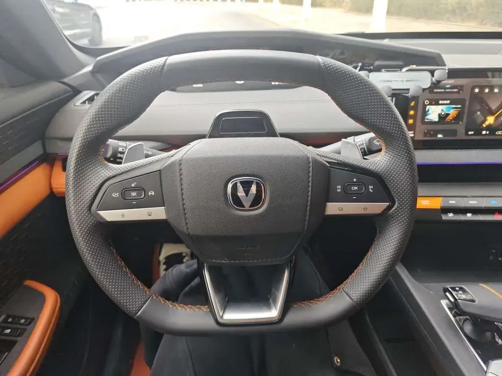 2022 ChangAn UNI-V 1.5T 188HP L4 7DCT,autocango,china used car exporter,china ev exporter,chinese used car exporter,chinese used ev exporter