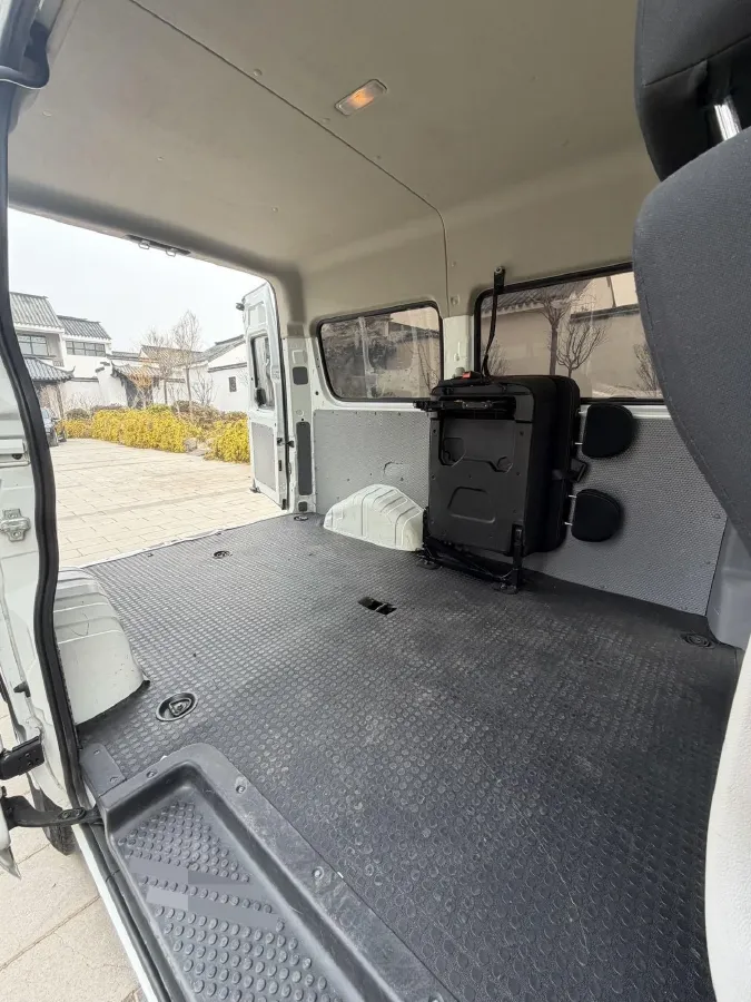 2019 MAXUS XinTu V80 2.5T 136HP L4 6MT,autocango,china used car exporter,china ev exporter,chinese used car exporter,chinese used ev exporter