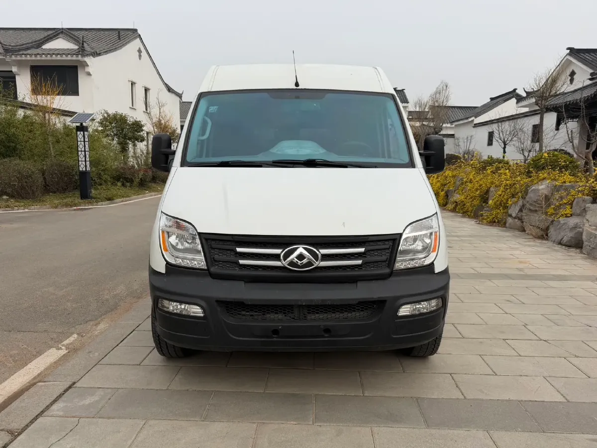 2019 MAXUS XinTu V80 2.5T 136HP L4 6MT,autocango,china used car exporter,china ev exporter,chinese used car exporter,chinese used ev exporter