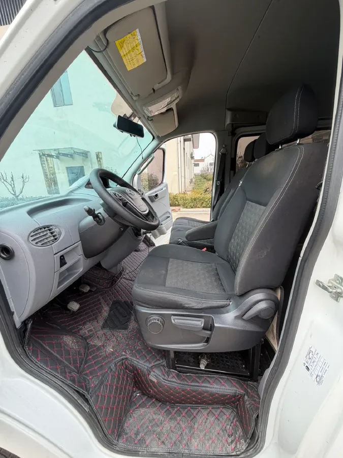 2019 MAXUS XinTu V80 2.5T 136HP L4 6MT,autocango,china used car exporter,china ev exporter,chinese used car exporter,chinese used ev exporter