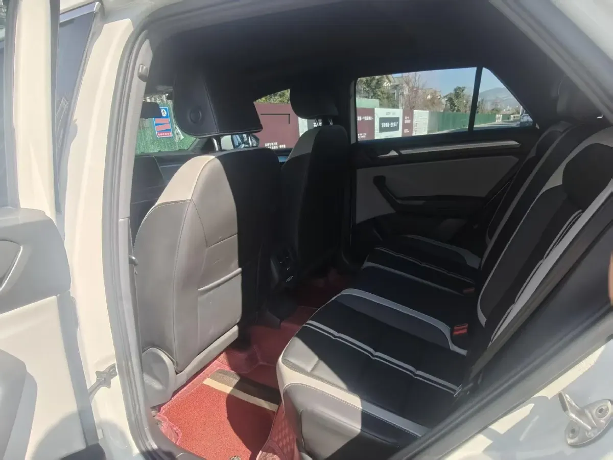 2024 Volkswagen T-Roc 1.5T 160HP L4 7DCT,autocango,china used car exporter,china ev exporter,chinese used car exporter,chinese used ev exporter