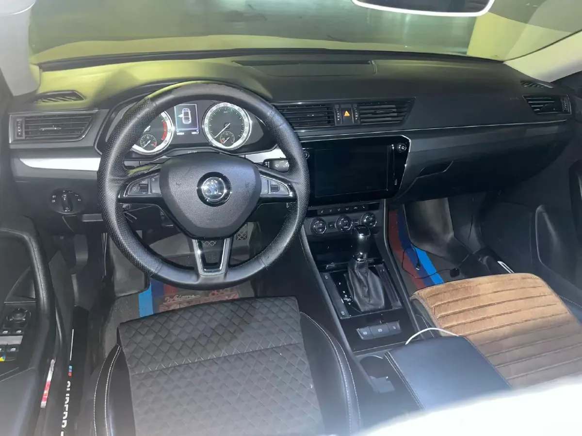 2018 Skoda Superb 1.8T 180HP L4 7DCT,autocango,china used car exporter,china ev exporter,chinese used car exporter,chinese used ev exporter