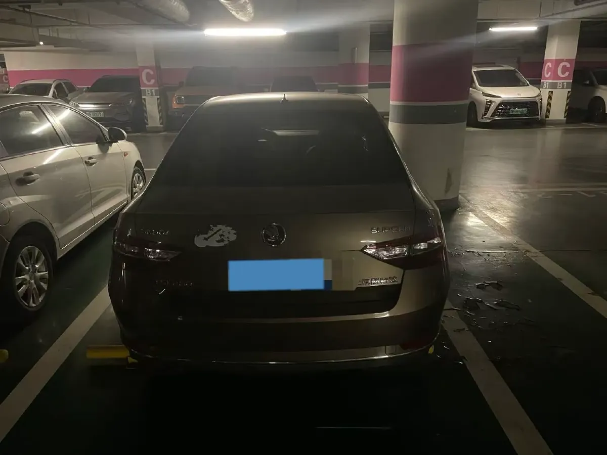 2018 Skoda Superb 1.8T 180HP L4 7DCT,autocango,china used car exporter,china ev exporter,chinese used car exporter,chinese used ev exporter