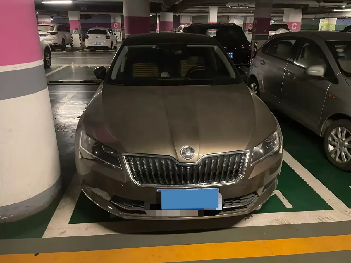 2018 Skoda Superb 1.8T 180HP L4 7DCT,autocango,china used car exporter,china ev exporter,chinese used car exporter,chinese used ev exporter