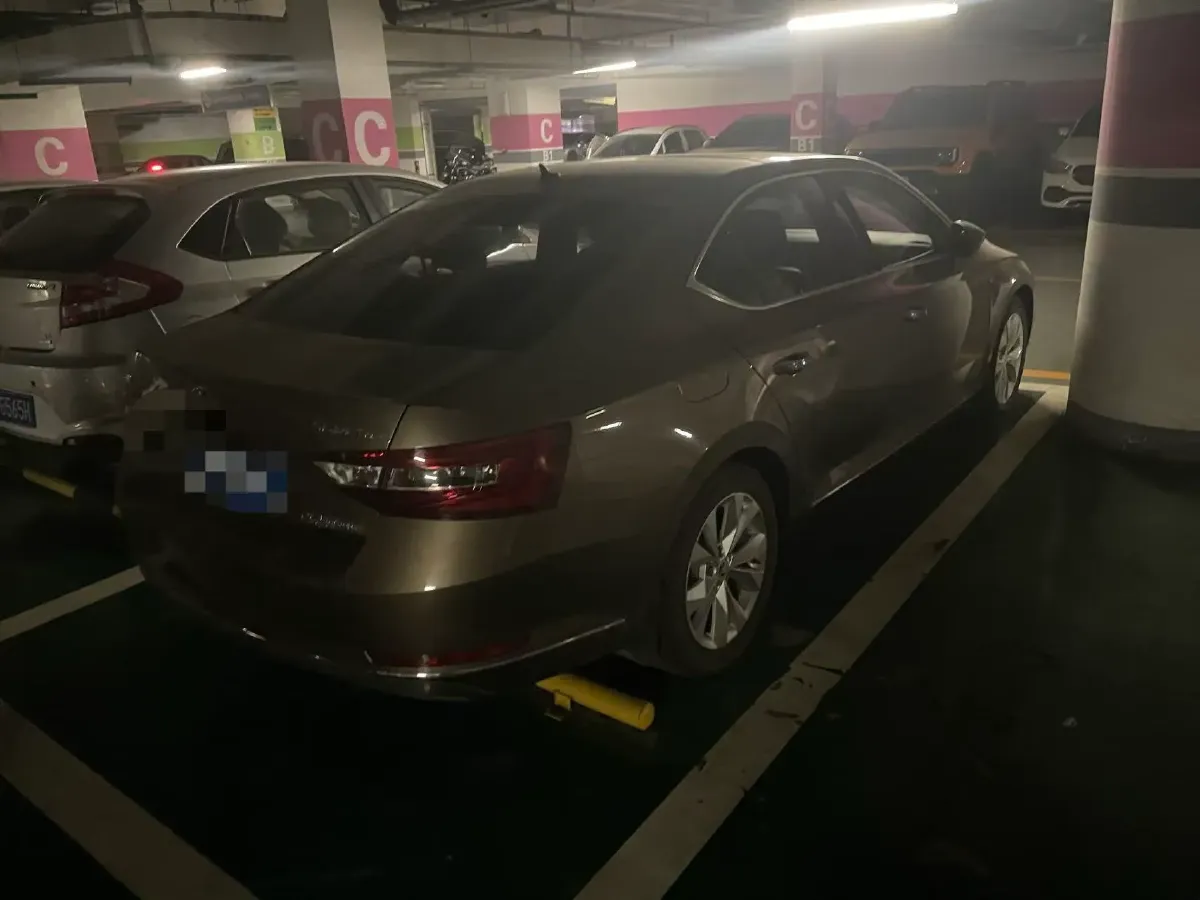 2018 Skoda Superb 1.8T 180HP L4 7DCT,autocango,china used car exporter,china ev exporter,chinese used car exporter,chinese used ev exporter