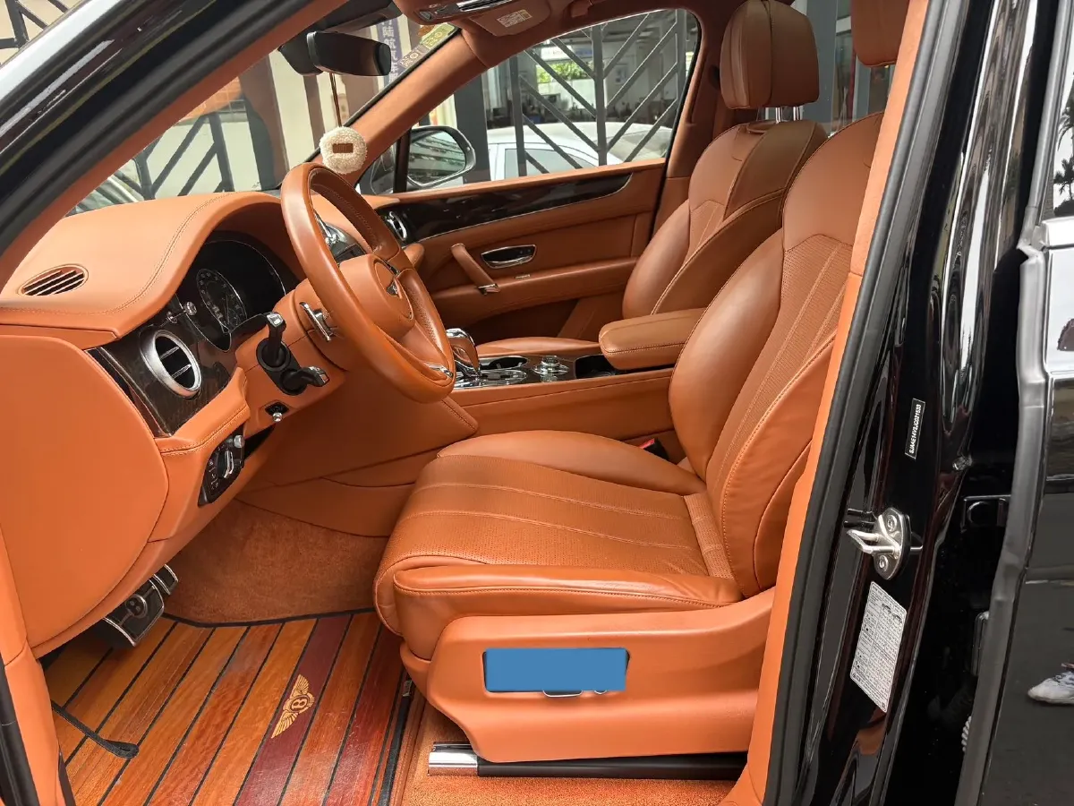 2017 Bentley Bentayga 6.0T 608HP W12 8AT,autocango,china used car exporter,china ev exporter,chinese used car exporter,chinese used ev exporter