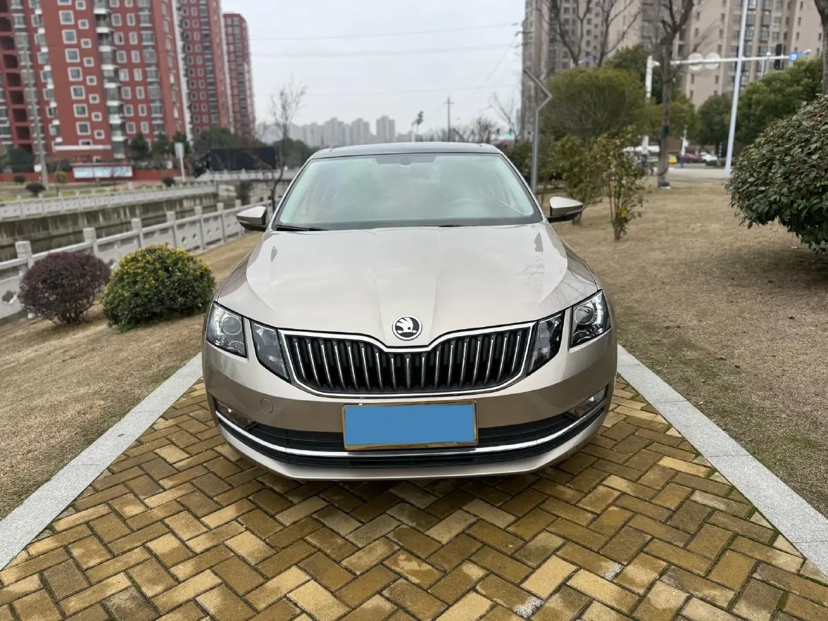 2019 Skoda Octavia 1.5L 116HP L4 6AT,autocango,china used car exporter,china ev exporter,chinese used car exporter,chinese used ev exporter