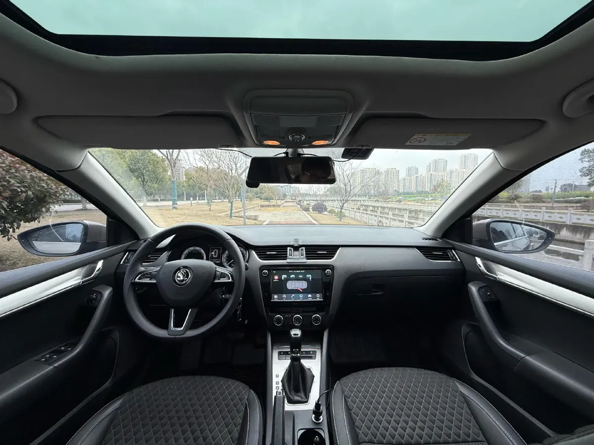 2019 Skoda Octavia 1.5L 116HP L4 6AT,autocango,china used car exporter,china ev exporter,chinese used car exporter,chinese used ev exporter