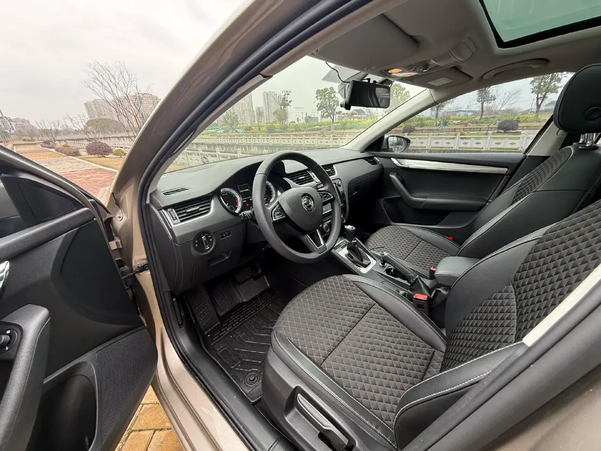 2019 Skoda Octavia 1.5L 116HP L4 6AT,autocango,china used car exporter,china ev exporter,chinese used car exporter,chinese used ev exporter