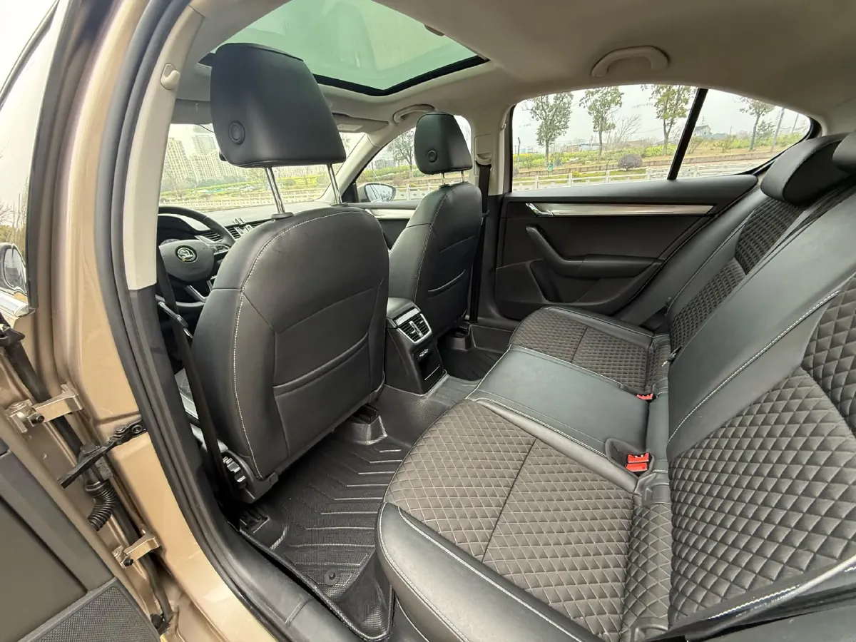 2019 Skoda Octavia 1.5L 116HP L4 6AT,autocango,china used car exporter,china ev exporter,chinese used car exporter,chinese used ev exporter