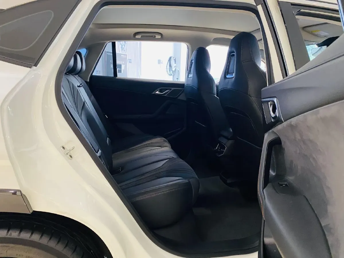 2024 Roewe D5X DMH 1.5T 150HP L4 2DHT PHEV 21.4KWH,autocango,china used car exporter,china ev exporter,chinese used car exporter,chinese used ev exporter