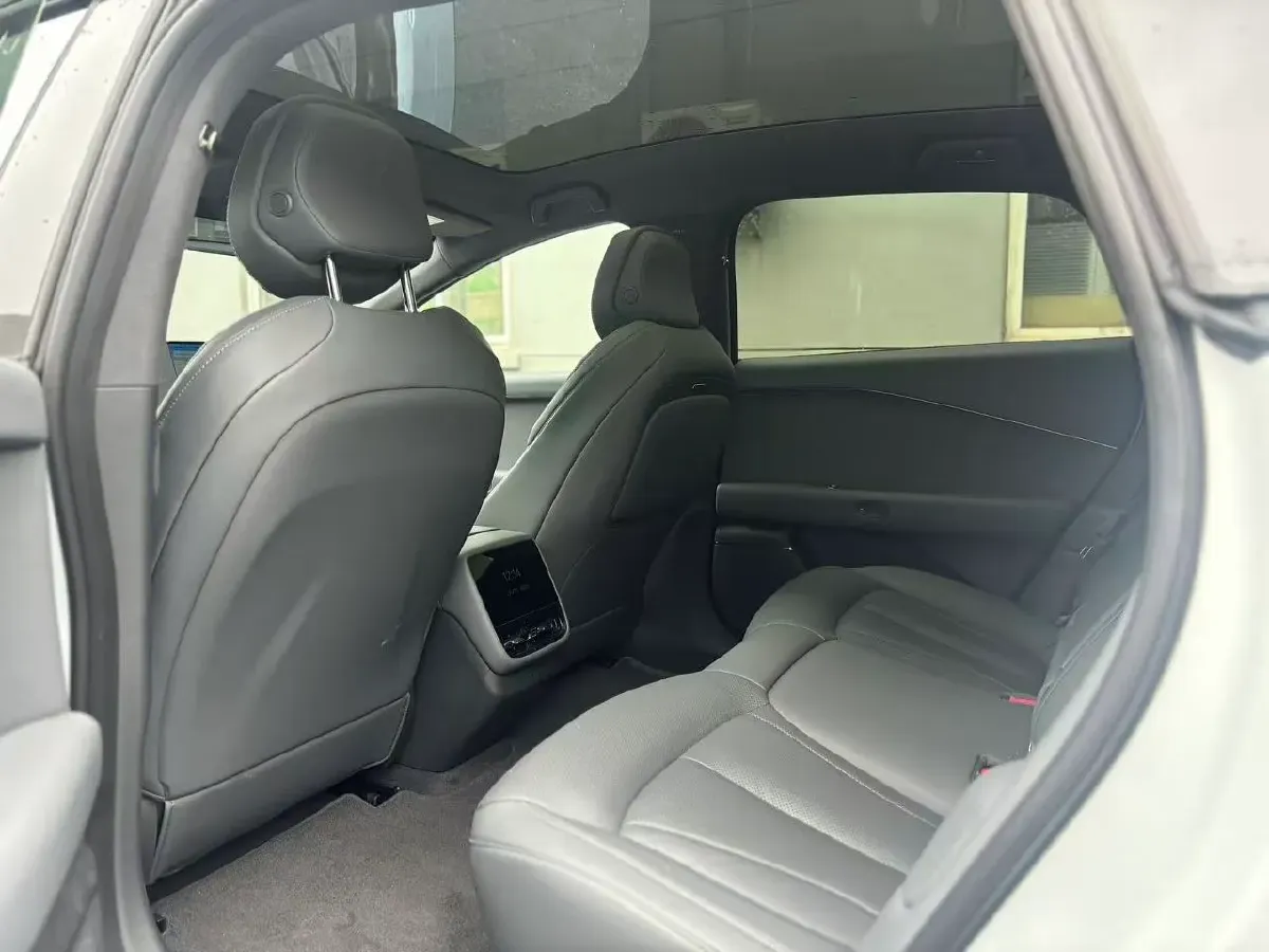 2024 Xpeng P7+ BEV 60.7KWH,autocango,china used car exporter,china ev exporter,chinese used car exporter,chinese used ev exporter