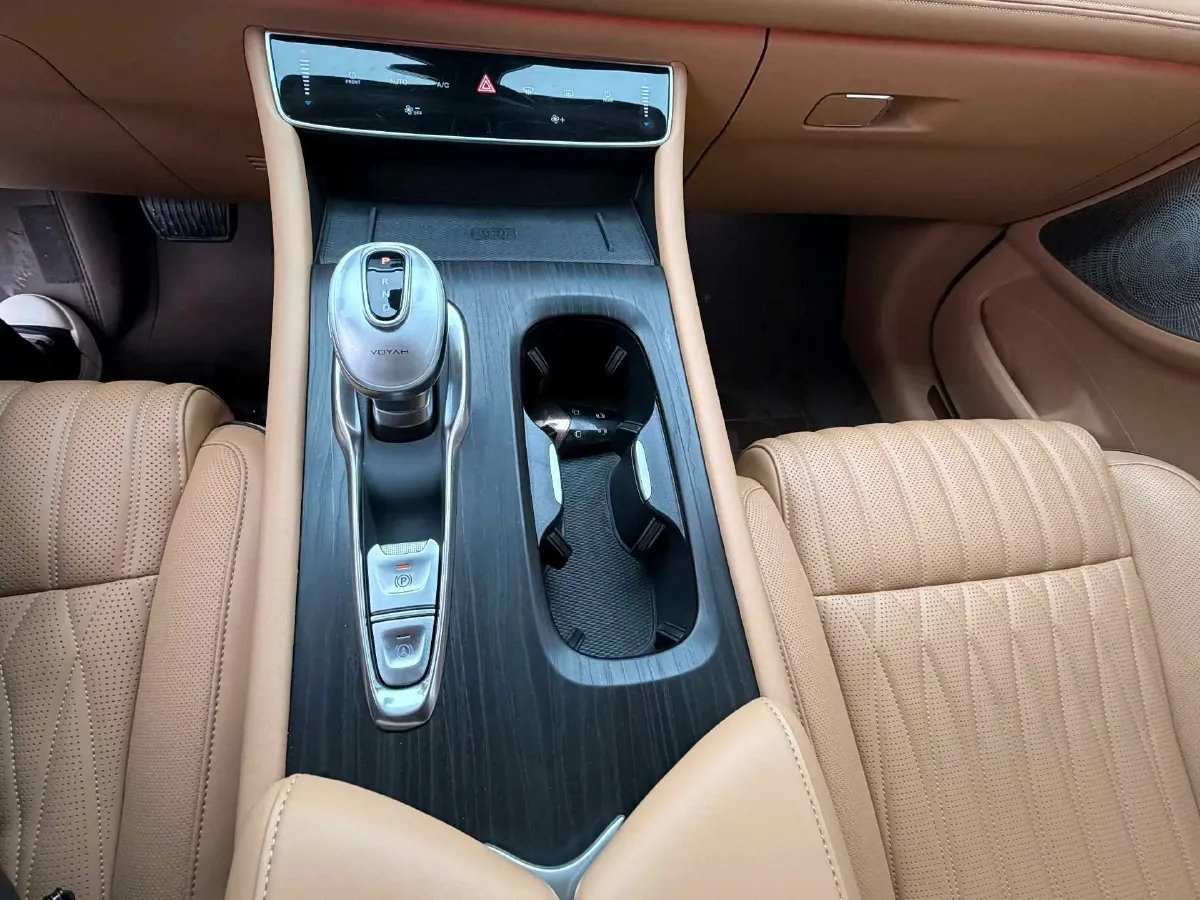 2022 Voyah Dream 1.5T 136HP L4 PHEV 25.57KWH,autocango,china used car exporter,china ev exporter,chinese used car exporter,chinese used ev exporter