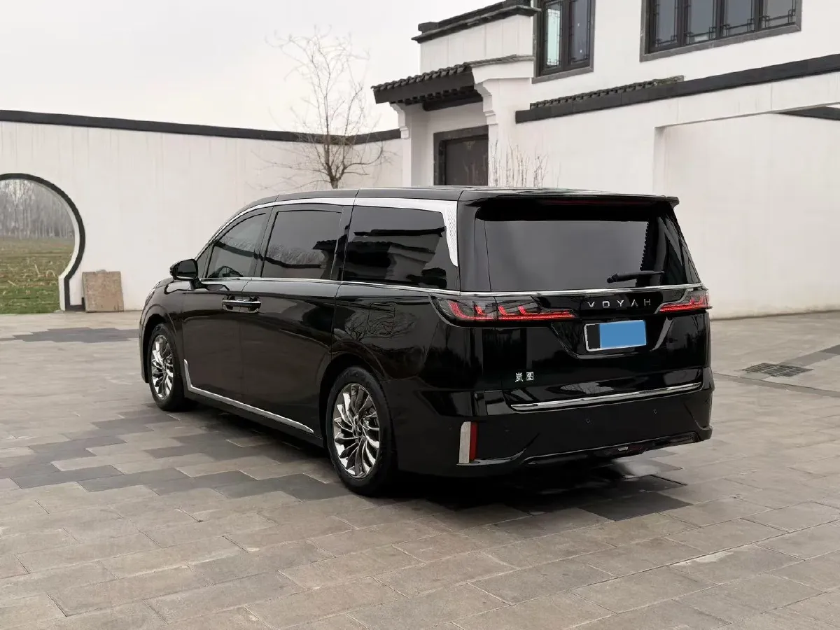 2022 Voyah Dream 1.5T 136HP L4 PHEV 25.57KWH,autocango,china used car exporter,china ev exporter,chinese used car exporter,chinese used ev exporter