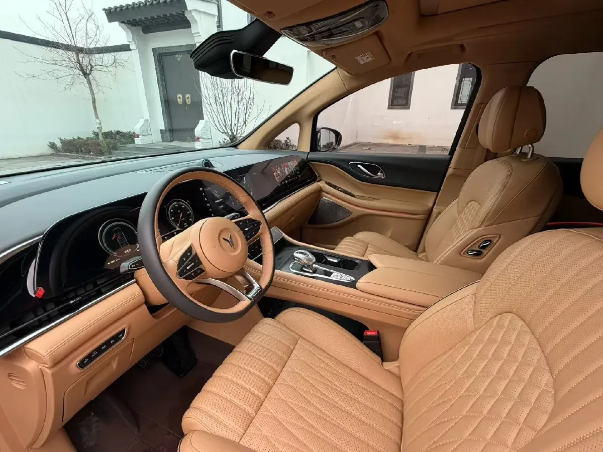 2022 Voyah Dream 1.5T 136HP L4 PHEV 25.57KWH,autocango,china used car exporter,china ev exporter,chinese used car exporter,chinese used ev exporter