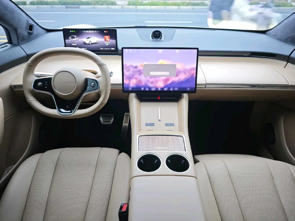 2025 Luxeed R7 REEV 156HP REEV 37KWH,autocango,china used car exporter,china ev exporter,chinese used car exporter,chinese used ev exporter