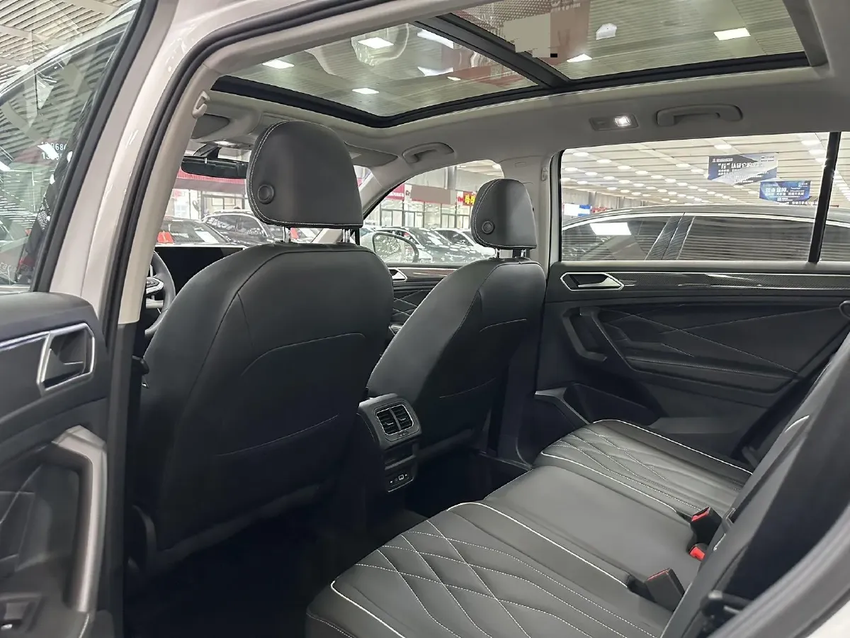 2024 Volkswagen Tiguan L 2.0T 186HP L4 7DCT,autocango,china used car exporter,china ev exporter,chinese used car exporter,chinese used ev exporter