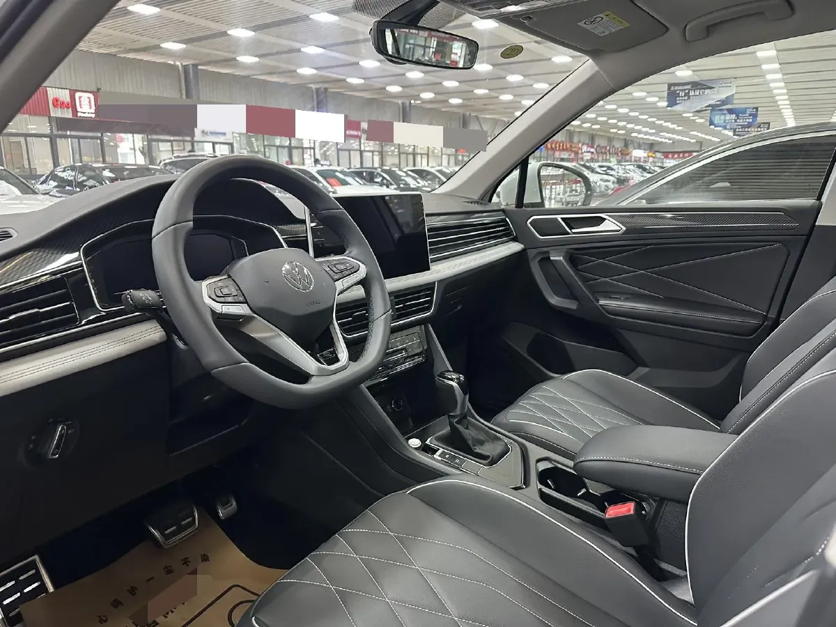 2024 Volkswagen Tiguan L 2.0T 186HP L4 7DCT,autocango,china used car exporter,china ev exporter,chinese used car exporter,chinese used ev exporter