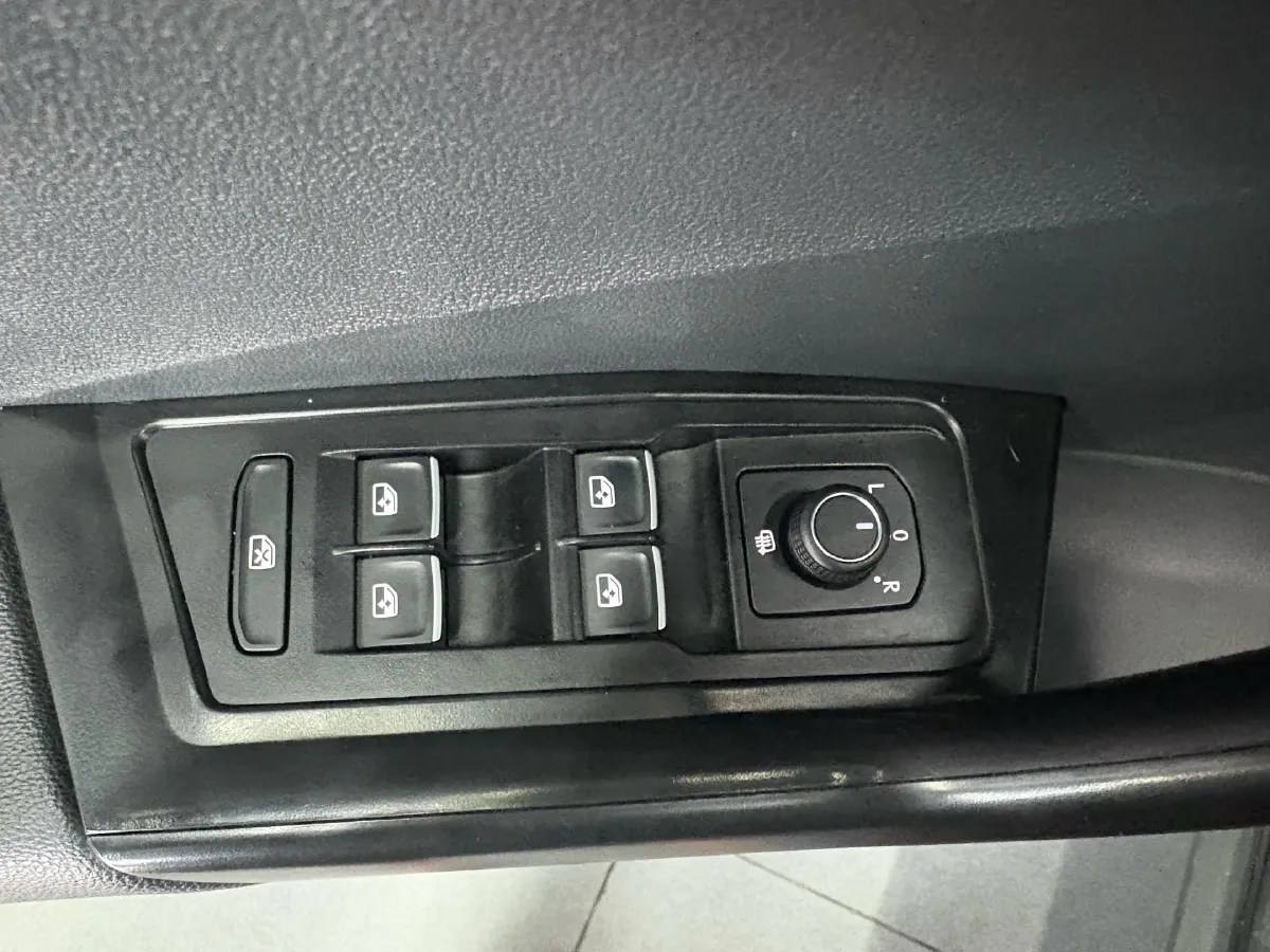 2022 Volkswagen T-Roc 1.4T 150HP L4 7DCT,autocango,china used car exporter,china ev exporter,chinese used car exporter,chinese used ev exporter