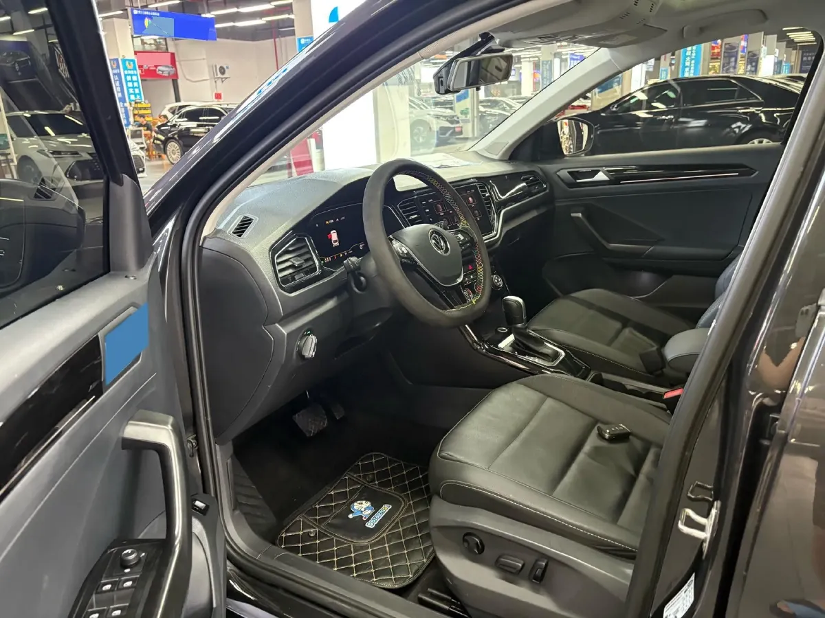 2022 Volkswagen T-Roc 1.4T 150HP L4 7DCT,autocango,china used car exporter,china ev exporter,chinese used car exporter,chinese used ev exporter