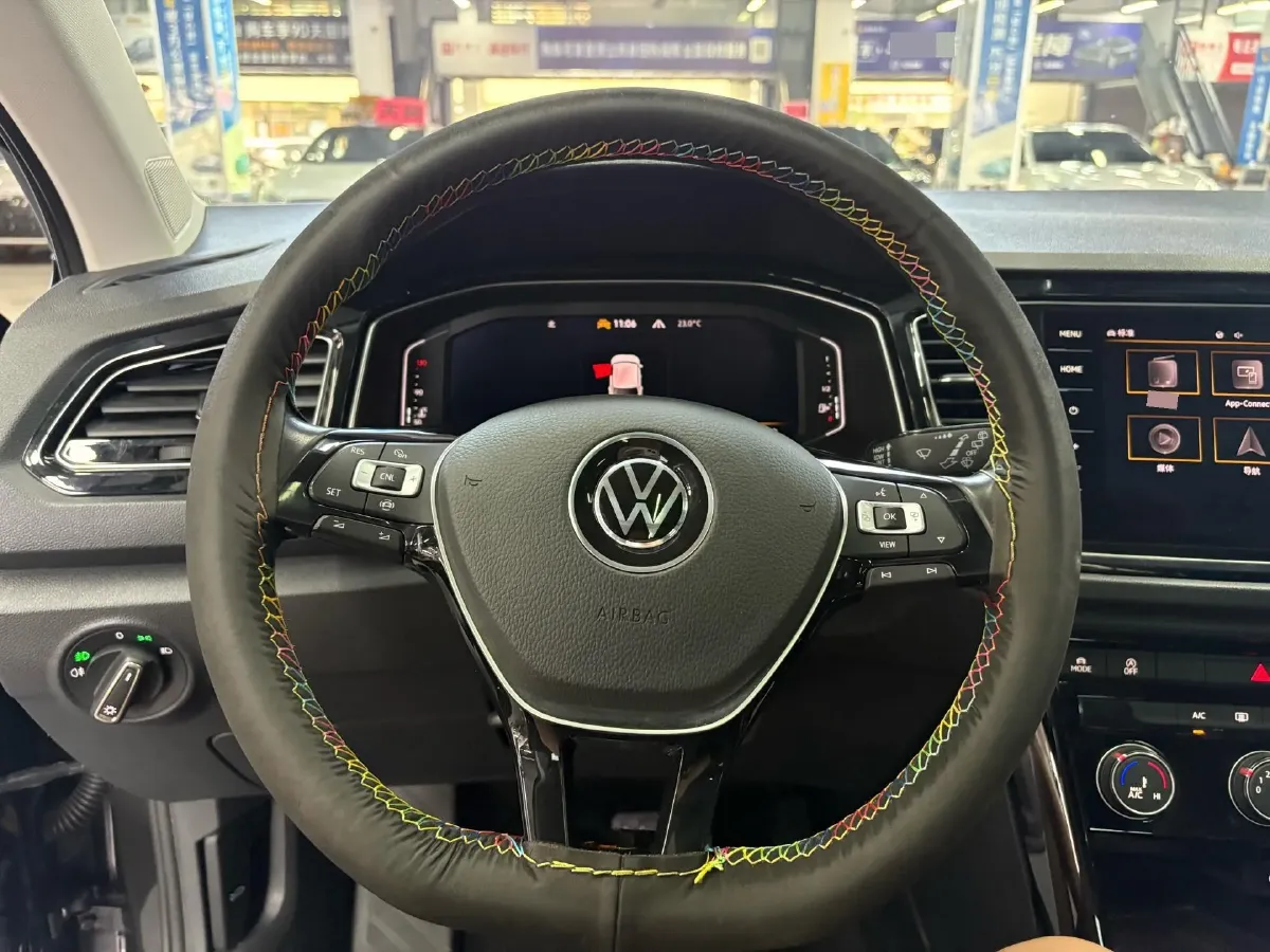 2022 Volkswagen T-Roc 1.4T 150HP L4 7DCT,autocango,china used car exporter,china ev exporter,chinese used car exporter,chinese used ev exporter