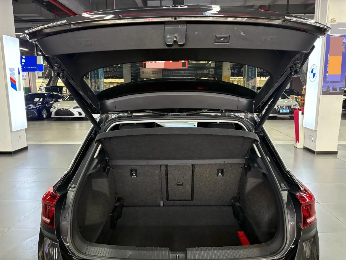 2022 Volkswagen T-Roc 1.4T 150HP L4 7DCT,autocango,china used car exporter,china ev exporter,chinese used car exporter,chinese used ev exporter