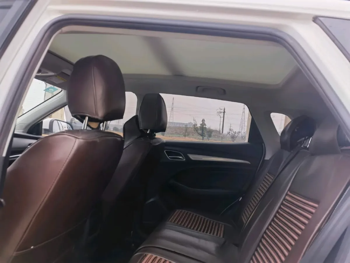 2020 Roewe RX3 1.6L 125HP L4 5MT,autocango,china used car exporter,china ev exporter,chinese used car exporter,chinese used ev exporter