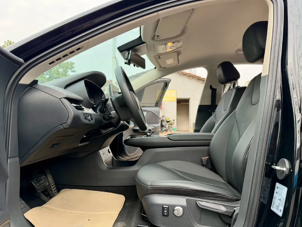 2024 HongQi E-QM5 BEV 72KWH,autocango,china used car exporter,china ev exporter,chinese used car exporter,chinese used ev exporter